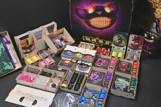 烏鴉盒子-仙境戰記(豪華版) Wonderland’s War Deluxe 桌遊收納盒、彩色底座、米寶貼紙